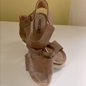 Mukluks Brown Velcro-adjustable Wedge Sandals Size 8